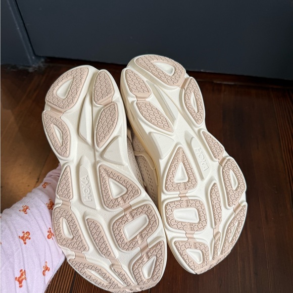 Women's Hoka Bondi 8 Sneakers Size 8 - Picture 6 of 6